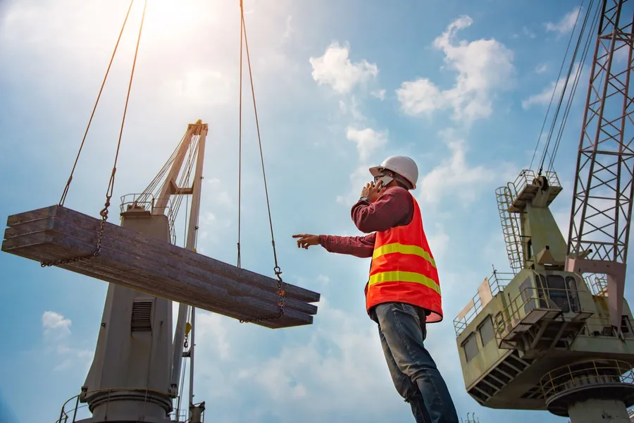 a-photo-of-a-construction-worker-b14b438yor2xasmb